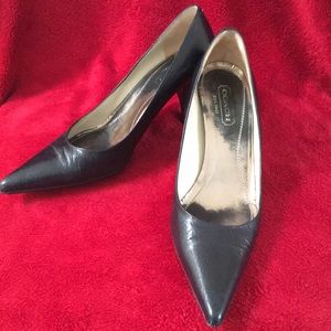 🎆 SALE!! ⭐️ Navy Coach Pumps- US 8